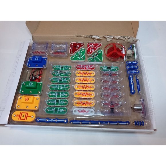Snap Circuits Classic SC-300 Electronics Exploration Kit | Over 300 Projects - Picture 12 of 16